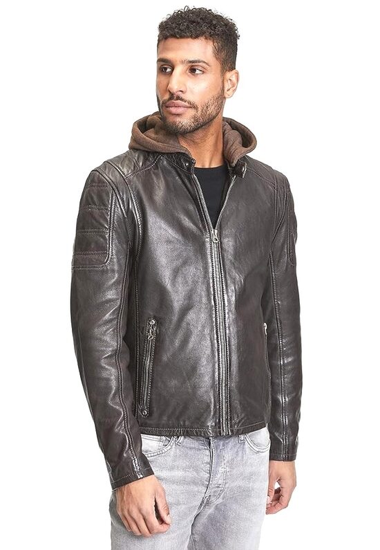 Cazadora biker con capucha desmontable y detalle en hombros